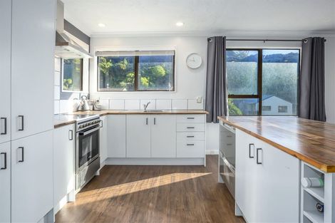 Photo of property in 76 Omapere Street, Whitby, Porirua, 5024