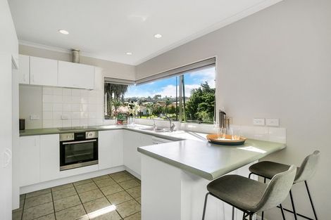 Photo of property in 4 De Havilland Drive, Goodwood Heights, Auckland, 2105