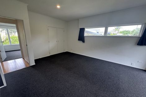 Photo of property in 27 Heath Avenue, Northcote, Auckland, 0627