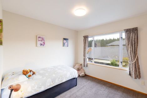 Photo of property in 2 Millcroft Place, Parklands, Christchurch, 8083
