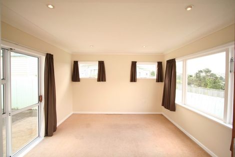 Photo of property in 49 Lyndfield Lane, Newlands, Wellington, 6037