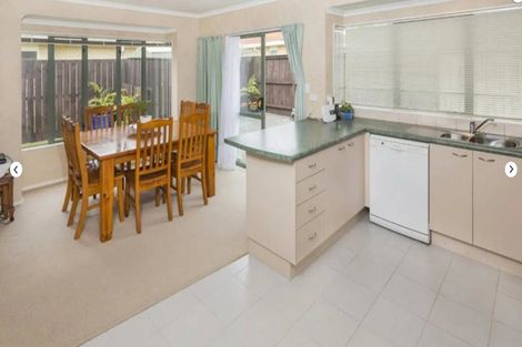 Photo of property in 70 Armoy Drive, East Tamaki, Auckland, 2016