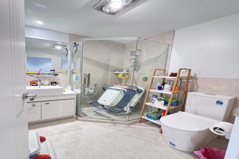 Photo of property in 48 Bordeaux Parade, Te Atatu South, Auckland, 0610