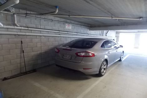 Photo of property in Endeavour Apartments, 23/125u Thorndon Quay, Pipitea, Wellington, 6011