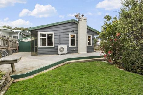 Photo of property in 54 Salford Street, Newlands, Wellington, 6037