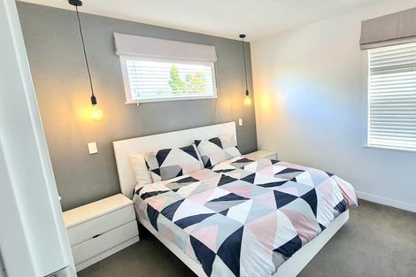 Photo of property in 109 Target Road, Totara Vale, Auckland, 0629