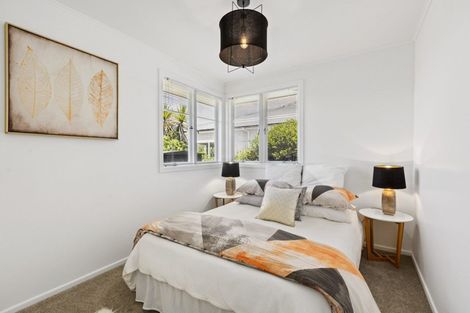 Photo of property in 32 Neil Avenue, Te Atatu Peninsula, Auckland, 0610