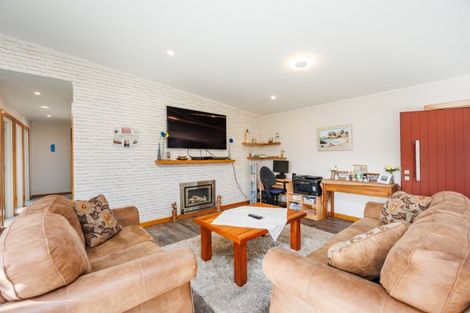 Photo of property in 3 Forbes Road, Foxton Beach, Foxton, 4815