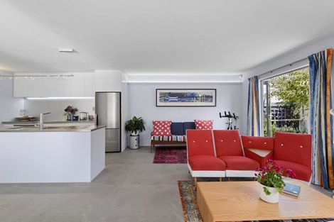 Photo of property in 64 Hewitts Road, Merivale, Christchurch, 8014