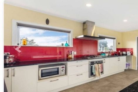 Photo of property in 10 Bishop Street, Green Bay, Auckland, 0604