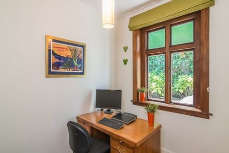 Photo of property in 6 Tiketike Way, Brooklyn, Wellington, 6021