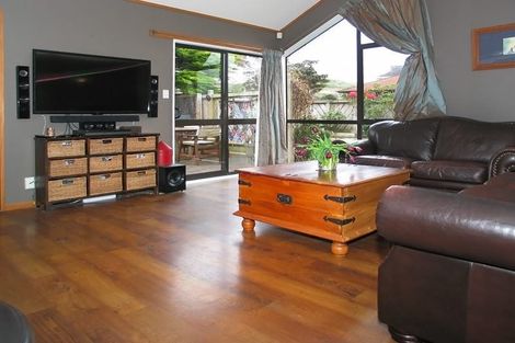Photo of property in 32 Burbank Crescent, Churton Park, Wellington, 6037