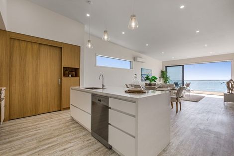 Photo of property in 8a Crispe Road, Clarks Beach, 2122