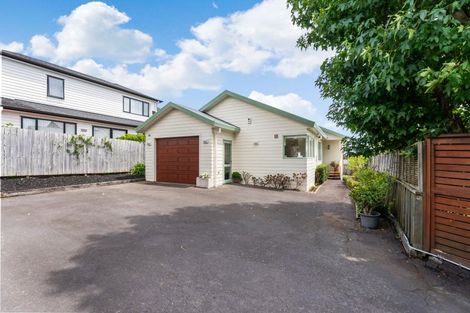Photo of property in 9a Bradbury Road, Botany Downs, Auckland, 2010
