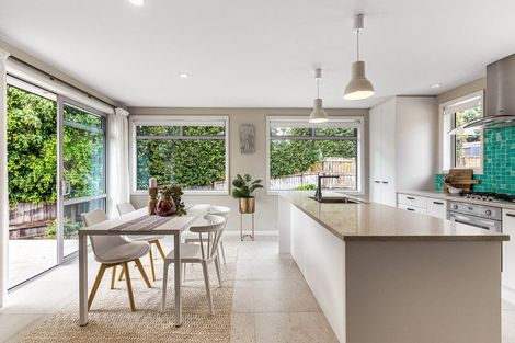 Photo of property in 6a Moera Place, Stanmore Bay, Whangaparaoa, 0932