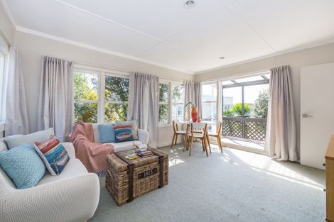 Photo of property in 11 Kauri Road, Stanmore Bay, Whangaparaoa, 0932