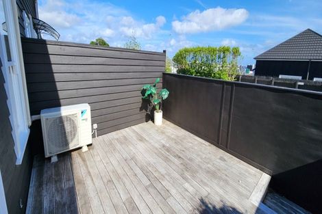 Photo of property in 77 Eliot Street, New Plymouth, 4310