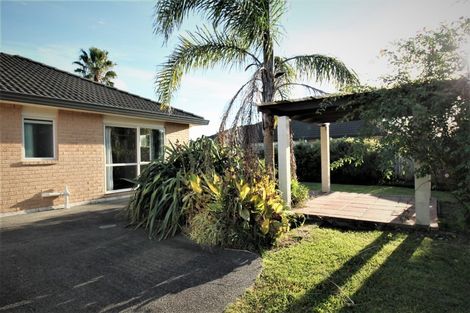 Photo of property in 12 Mellefont Close, East Tamaki Heights, Auckland, 2016