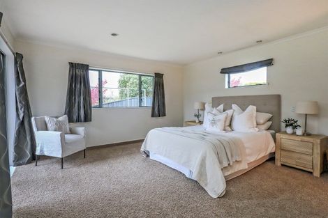 Photo of property in 28 Kensington Drive, Taradale, Napier, 4112