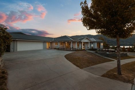 Photo of property in 2 Island View Place, Wanaka, 9305