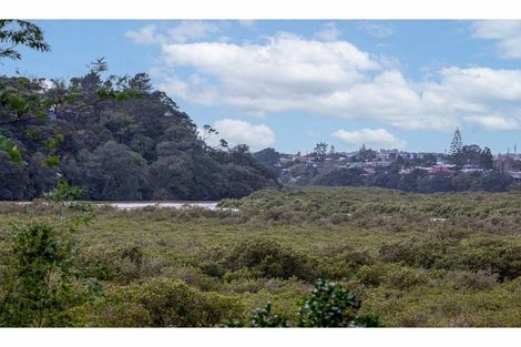 Photo of property in 42 Lowtherhurst Road, Massey, Auckland, 0614