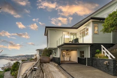 Photo of property in 118a Nicholson Road, Khandallah, Wellington, 6035