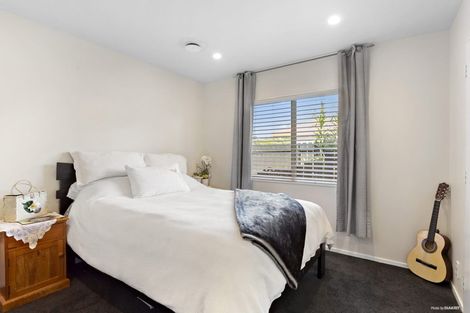 Photo of property in 1/64 Hogans Road, Glenfield, Auckland, 0629