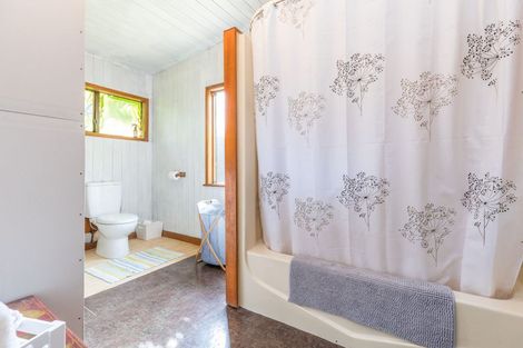 Photo of property in 35 Neptune Avenue, Beach Haven, Auckland, 0626