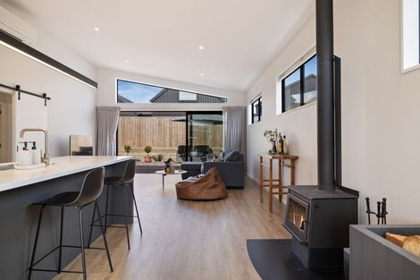 Photo of property in 4 Shallow Close, Jacks Point, 9371