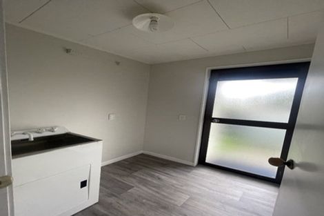 Photo of property in 17 Glen Close, Glen Eden, Auckland, 0602