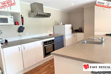 Photo of property in 15 Ozich Avenue, Te Atatu South, Auckland, 0610