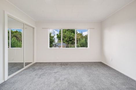 Photo of property in 2 Netherlands Avenue, Kelston, Auckland, 0602