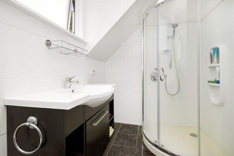 Photo of property in 6 Thomas Hook Street, Tawa, Wellington, 5028