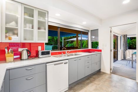 Photo of property in 27 Glucina Avenue, West Harbour, Auckland, 0618