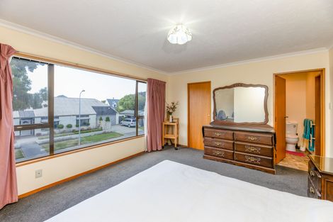 Photo of property in 10 Pyatt Place, Redwood, Christchurch, 8051