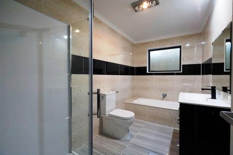 Photo of property in 9a Rimu Street, New Lynn, Auckland, 0600