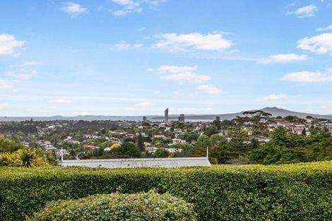 Photo of property in 139 Glenfield Road, Hillcrest, Auckland, 0626