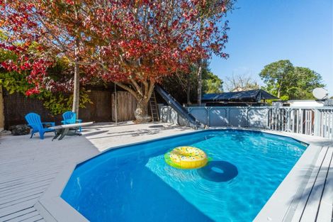 Photo of property in 11 Arosa Place, Forrest Hill, Auckland, 0620