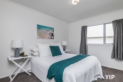 Photo of property in 75 Dress Circle, Newlands, Wellington, 6037