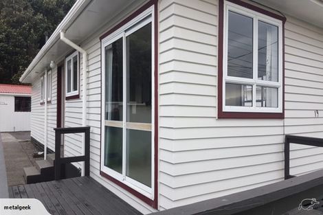 Photo of property in 19 Simons Street, Moturoa, New Plymouth, 4310