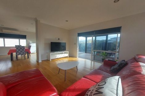 Photo of property in 21 Hornbill Drive, Fairview Heights, Auckland, 0632