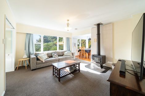 Photo of property in 10 Court Road, Tawa, Wellington, 5028