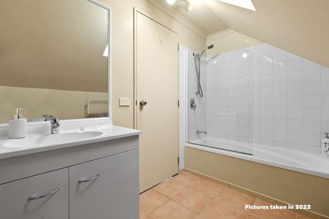 Photo of property in 31d Chieftain Rise, Goodwood Heights, Auckland, 2105
