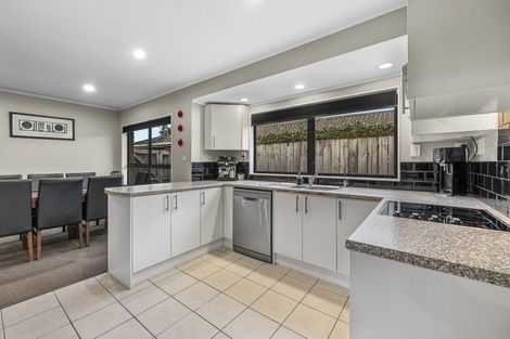 Photo of property in 13 Kurnell Drive, Botany Downs, Auckland, 2010