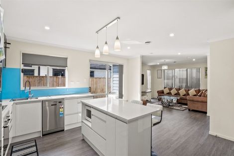 Photo of property in 18 Sapwood Crescent, Takanini, 2110