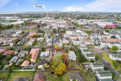 Photo of property in 11 Stephen Avenue, Henderson, Auckland, 0610