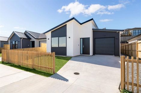 Photo of property in 21 Whakairo Crescent, Gulf Harbour, 0930