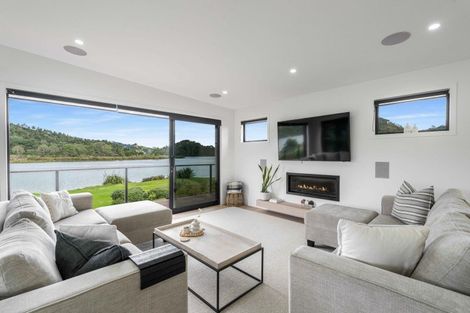 Photo of property in 18 Admiral Drive, Cooks Beach, Whitianga, 3591