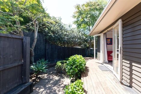 Photo of property in 1/16 Lyttelton Avenue, Forrest Hill, Auckland, 0620
