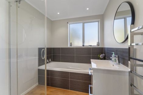 Photo of property in 8 Kaitawa Crescent, Paraparaumu, 5032